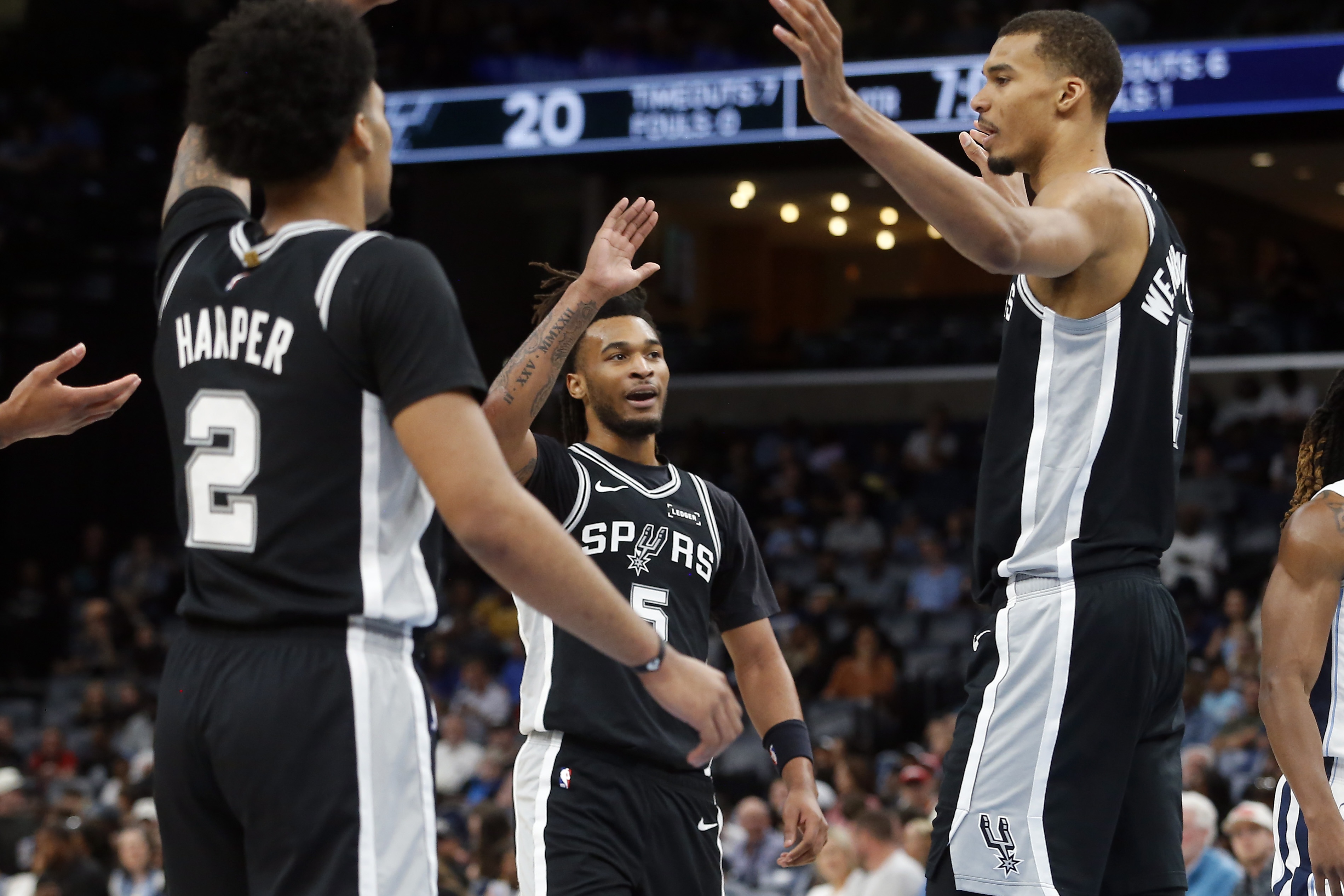 BOB半岛体育平台-NBA彩经：马刺大胜雄鹿 活塞力擒森林狼 爵士不敌太阳